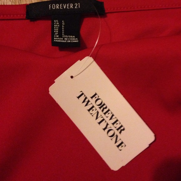 Red crop top - Picture 2 of 3