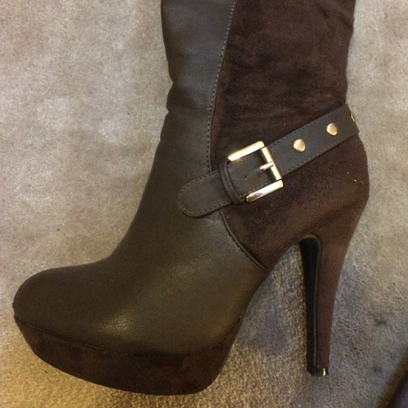 Brown heeled boots! - Picture 2 of 4