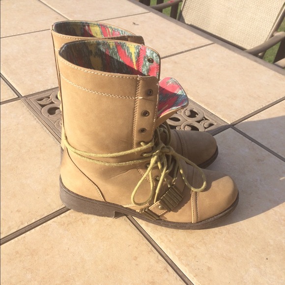 Combat boots