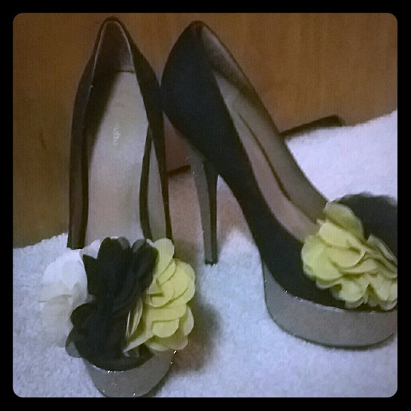 5" Stiletto Pumps w Floral Peep Toe