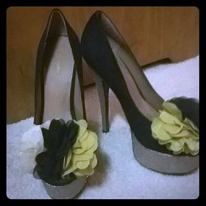 5" Stiletto Pumps w Floral Peep Toe
