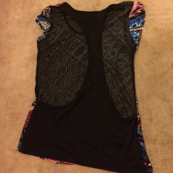 Tribal print t-shirt - Picture 3 of 3