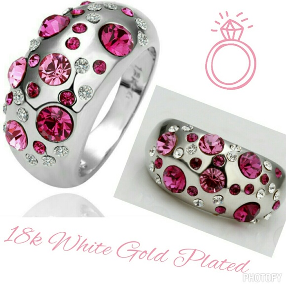 *SALE* GORGEOUS 18k white gold plated ring