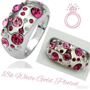 *SALE* GORGEOUS 18k white gold plated ring