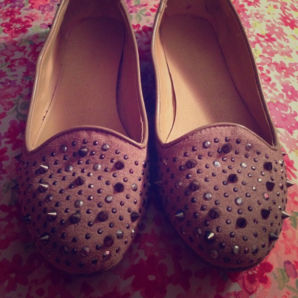 Brown studded/spiked flats ✨