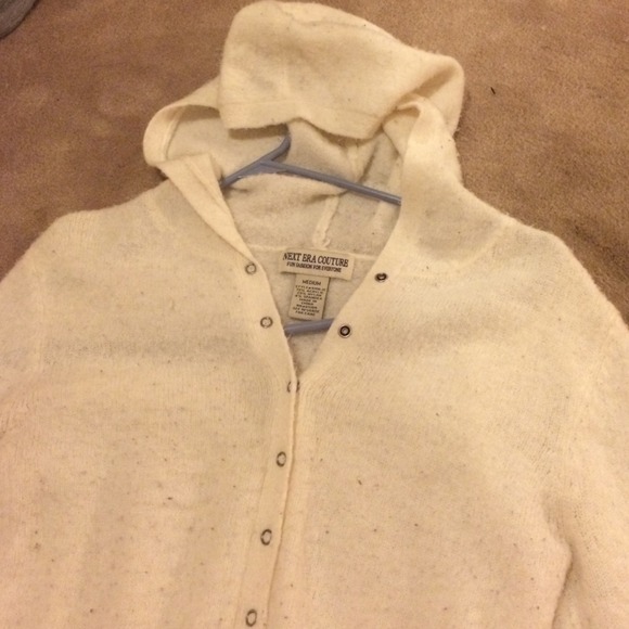 Ivory sweater - Picture 3 of 3