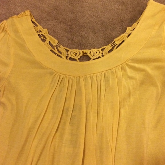 Great yellow top! - Picture 2 of 3