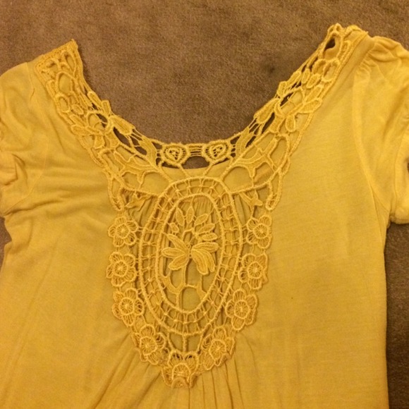 Great yellow top! - Picture 3 of 3