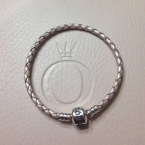 Pandora white leather bracelet size 6.8 brand new