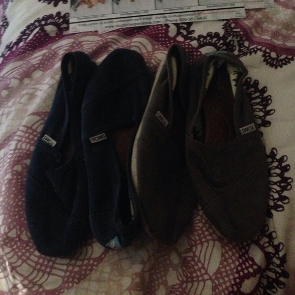 Toms navy and grey