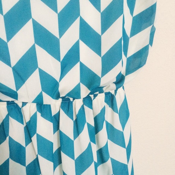 SOLD In Bundle🔻🔻Teal Broken Chevron Print Dress - Picture 2 of 3