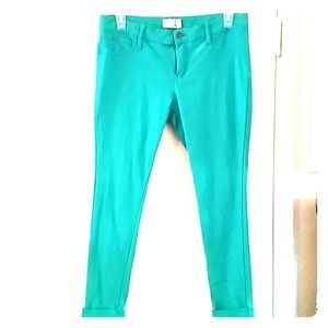 ON SALE!!! Green stretch skinny capri pants