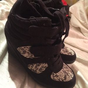 Vera wang sneaker wedges