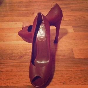 Brand new YSL brown leather pumps!