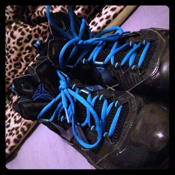 Basketball shoes