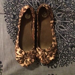 Chinese laundry Leopard flats