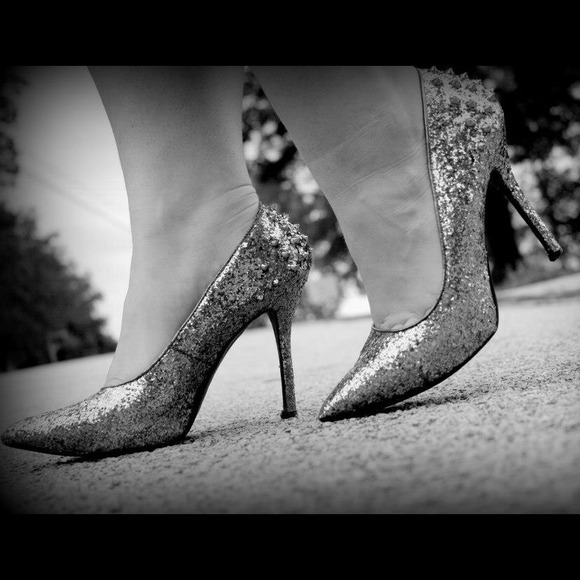 🎉Sparkle Spiked Steve Madden heels!😍💜