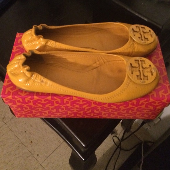 Tory burch flats size 8