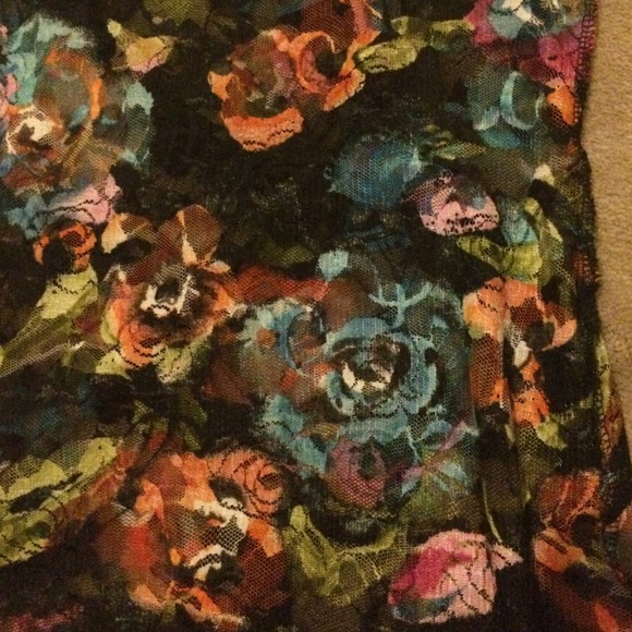 Multi color Lacey rose tank top - Picture 2 of 2