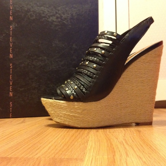 STEVEN by Steve Madden Slingback Sandal. - Picture 2 of 4