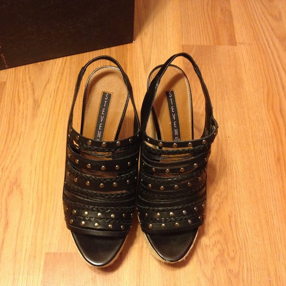 STEVEN by Steve Madden Slingback Sandal. - Picture 3 of 4