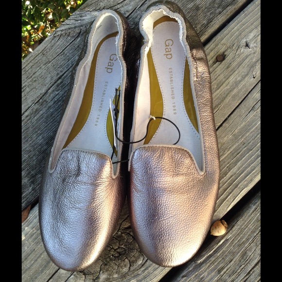 NWT GAP metallic loafers
