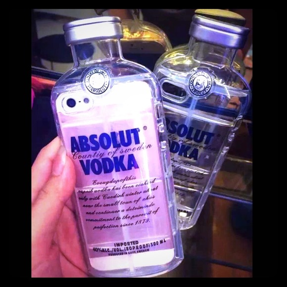 💙iPhone vodka bottle silicone case💙