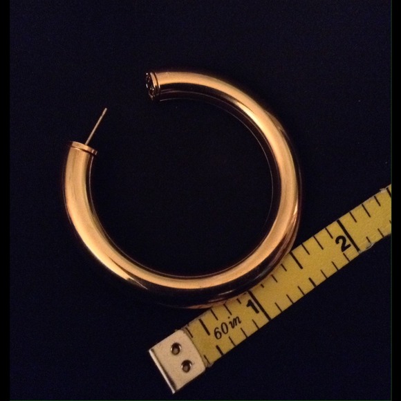 ‼️️SOLD In Bundle‼️ Monet Classic Hoop Earrings - Picture 2 of 3