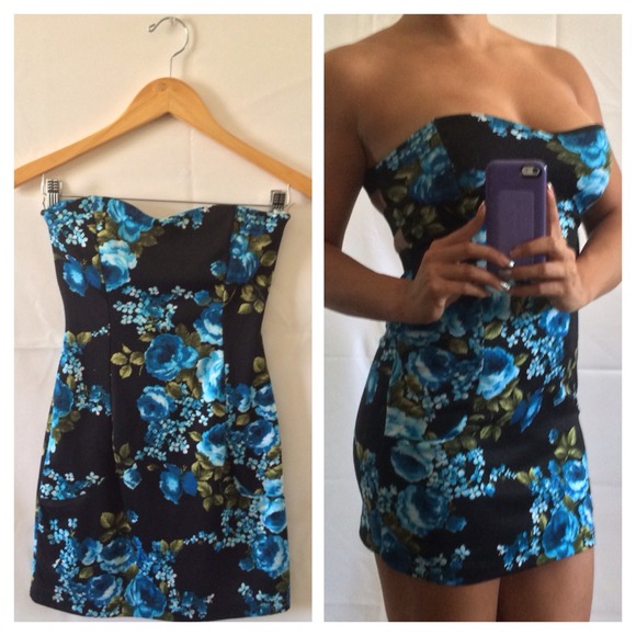 Spring/summer floral dress. Sexy fitted short