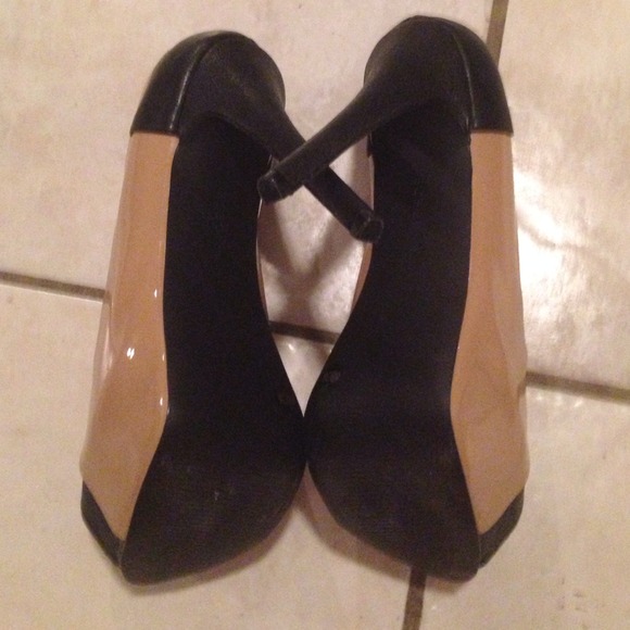 Shoes - Picture 3 of 4