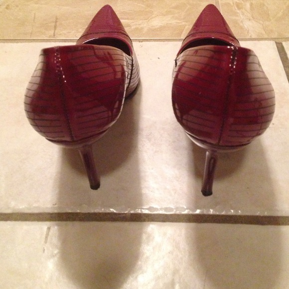 Shoes - Picture 2 of 4