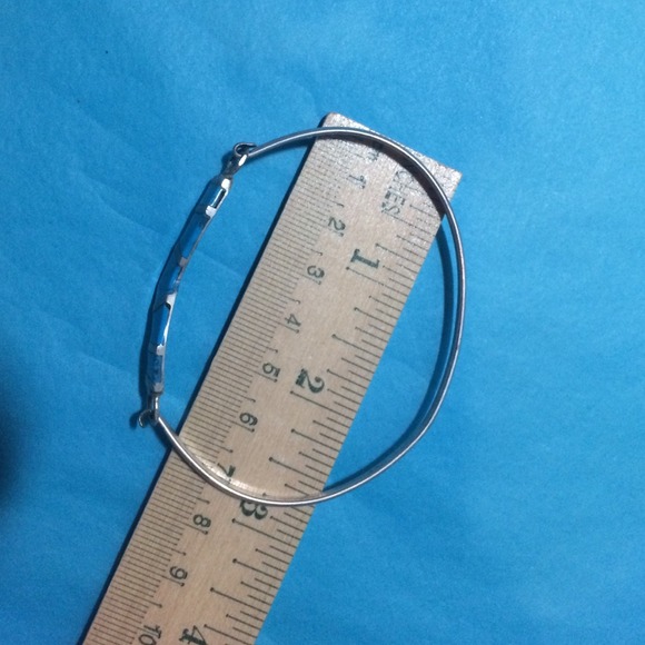 Turquoise colored bracelet - FREE in bundle - Picture 2 of 3