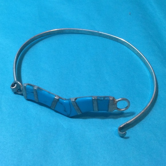 Turquoise colored bracelet - FREE in bundle - Picture 3 of 3