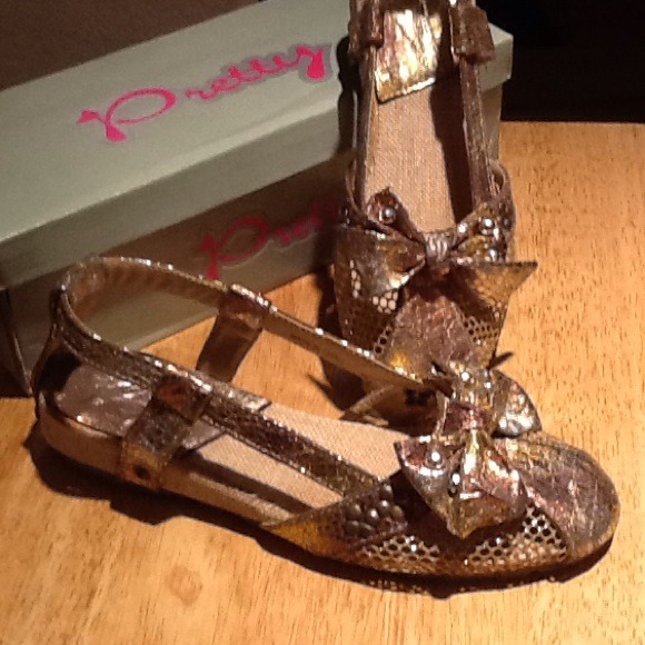 CUTE Multi-colored Closed Toed Sandals - Picture 2 of 4