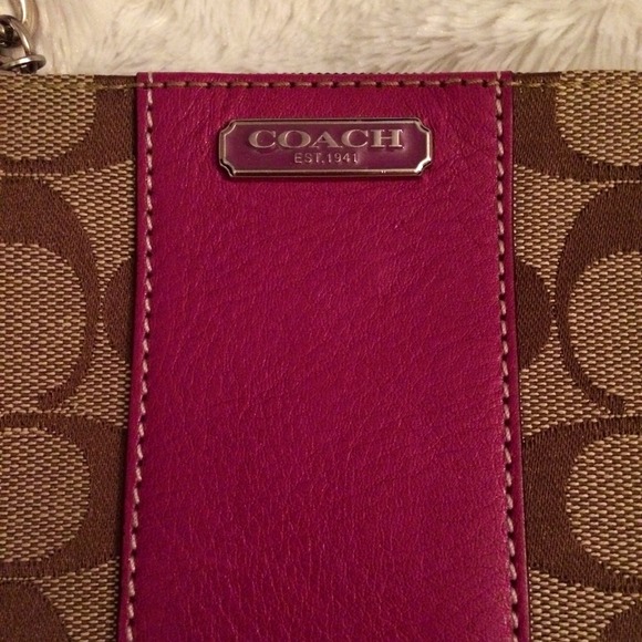 🔸SOLD- On Vinted 🔸Authentic Coach Wristlet!💜 - Picture 2 of 4