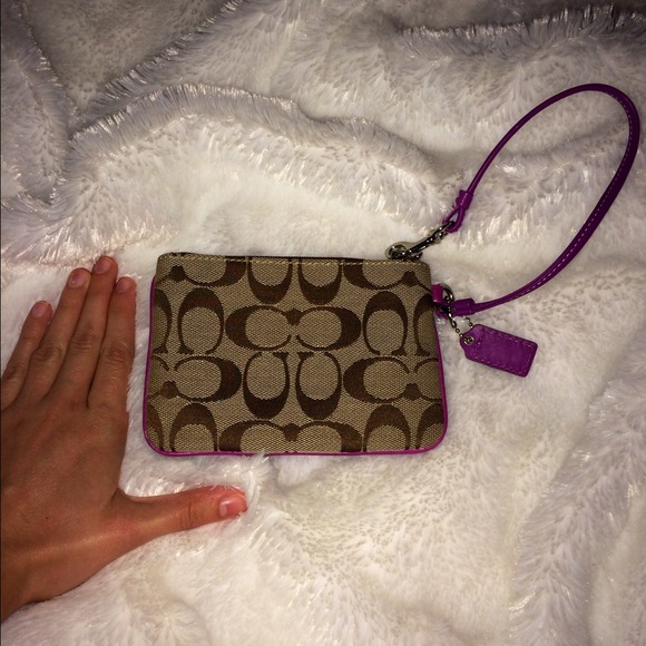 🔸SOLD- On Vinted 🔸Authentic Coach Wristlet!💜 - Picture 4 of 4