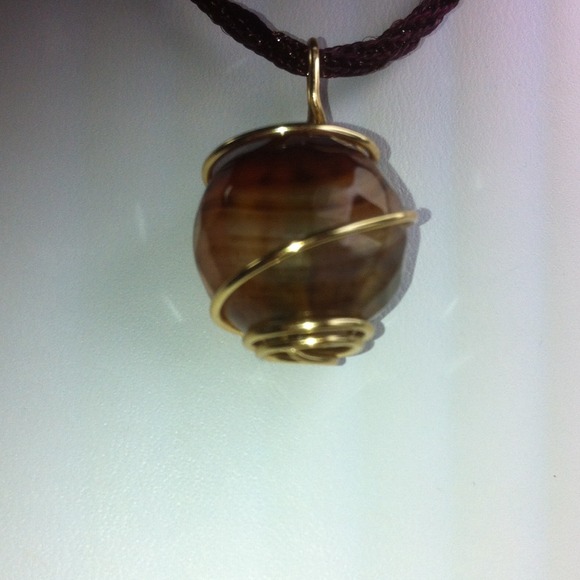 KA89 Botswana Agate on silk cord goldplated wire - Picture 2 of 3