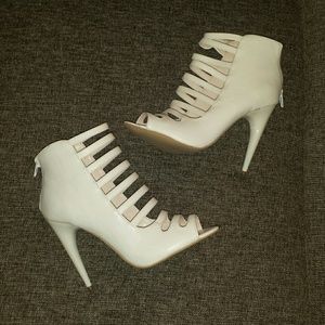 NWB Shoedazzle Tahlia 4" Hell in White