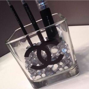 Makeup brush holder