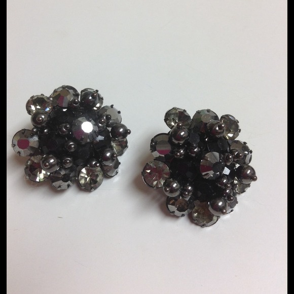 Black earrings abou 2inch wide