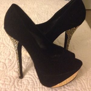 Black Pep toe platform pumps
