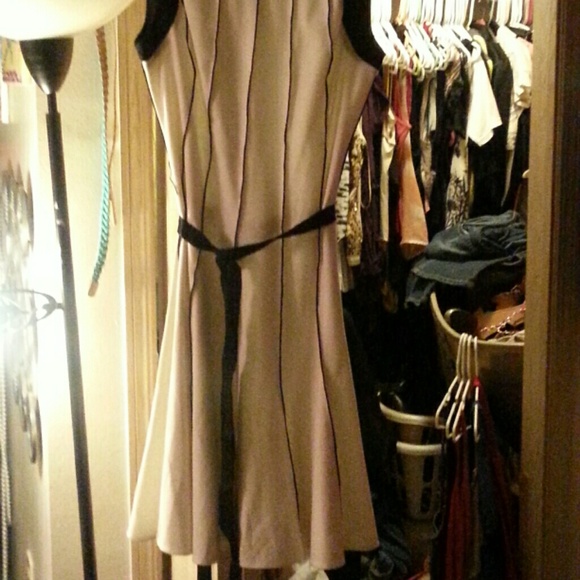 Dress - Picture 3 of 3