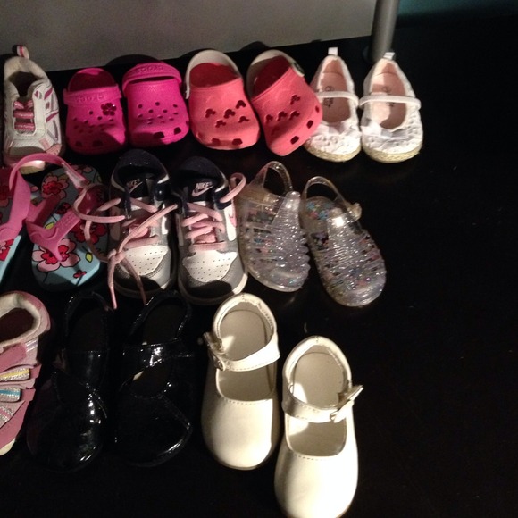 Toddler shoes for baby girl from nb to size 3 - Picture 2 of 4