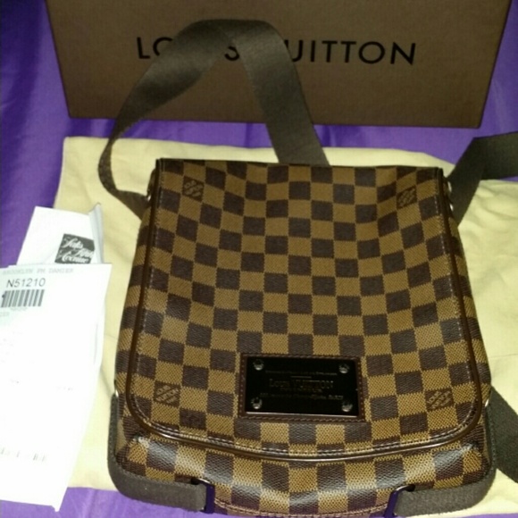 Authentic Louis vuitton crossbody bag