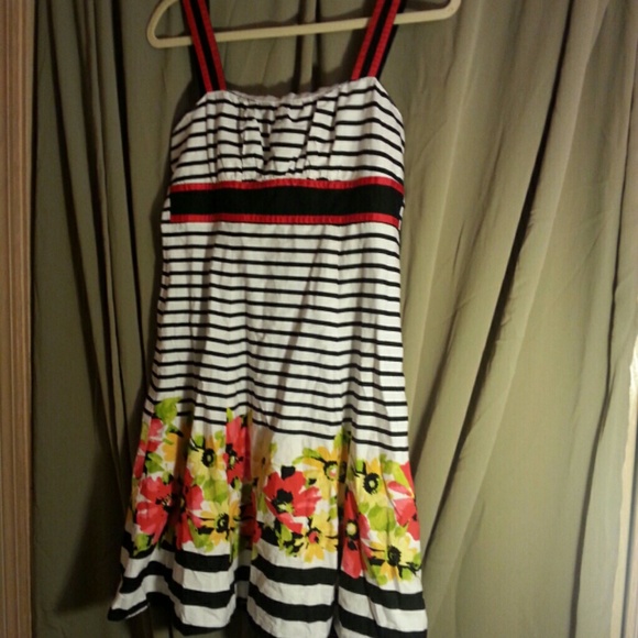 Dress - Picture 2 of 2