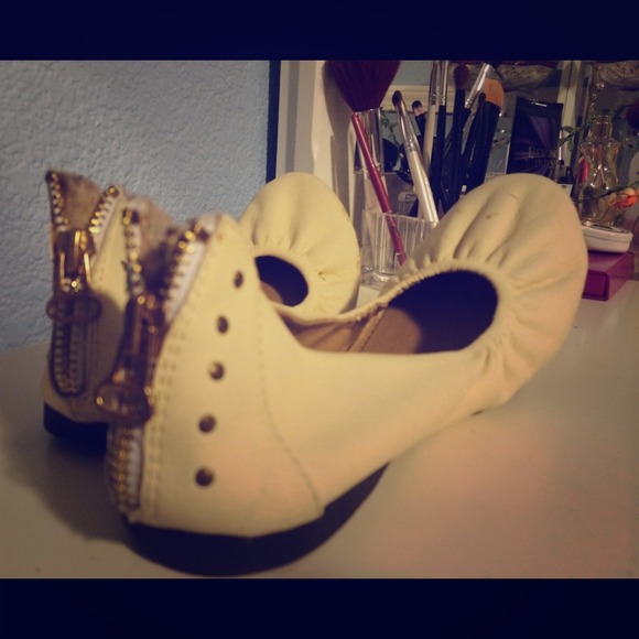 Ballet flats