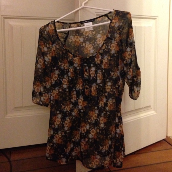 Floral pattern sheer chiffon like blouse
