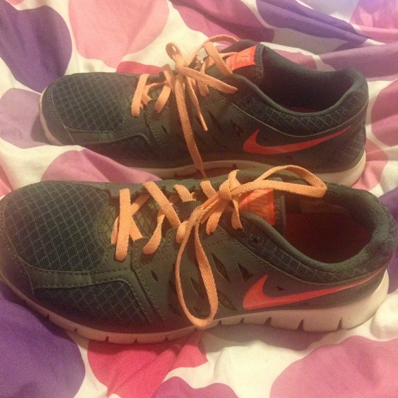 Nike Flex 2013 Run Shoes Grey Coral Orage Sz 8