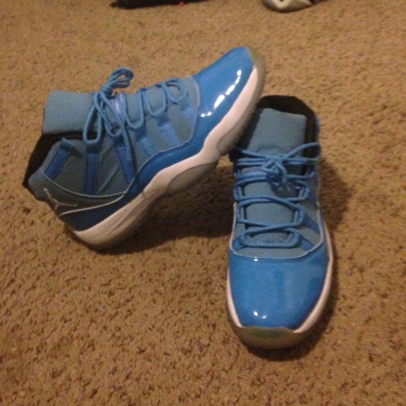 Jordan Pantone 11s - Picture 2 of 4