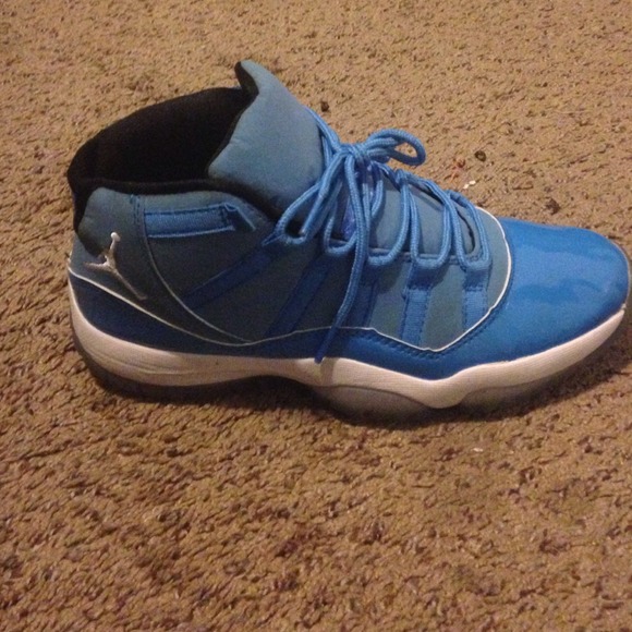 Jordan Pantone 11s - Picture 3 of 4